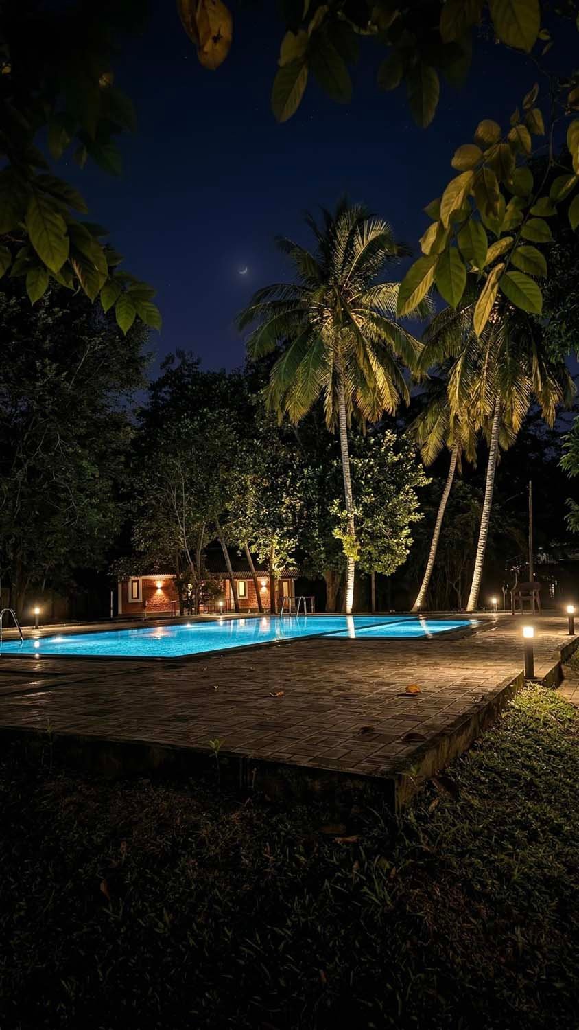 Cottage with Pool View